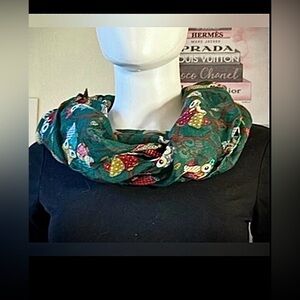 Vivian & Vincent Infinity Scarf Graphic Owl Print Multicolored Green 33” x 19.5”